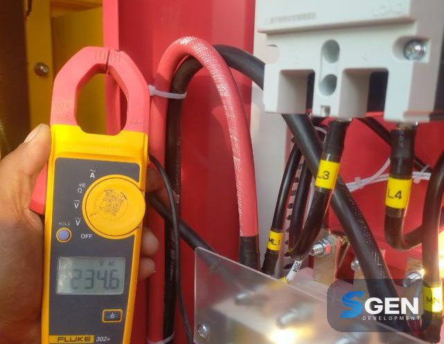 Dressed and labelled power cabling with voltage verification