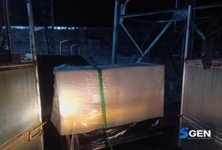 Night-shift heavy-lift equipment installation